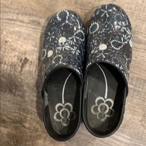 Sanita clogs